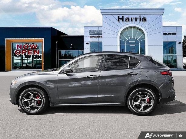 2018 Alfa Romeo Stelvio Sport Utility AWD | Keyless Start | Low Km's! image 3