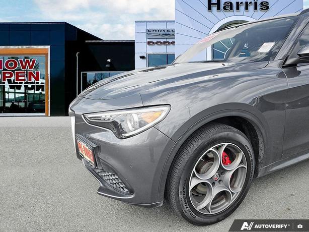 2018 Alfa Romeo Stelvio Sport Utility AWD | Keyless Start | Low Km's! image 8