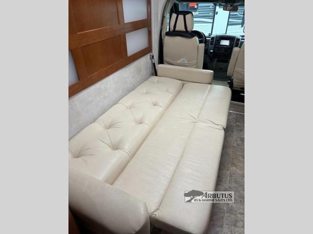 Used 2014 Pleasure-Way Plateau XL MB image 6