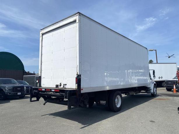 2017 Freightliner M2 106 26  foot Cube Van Diesel Power Tailgate Air Brakes image 8