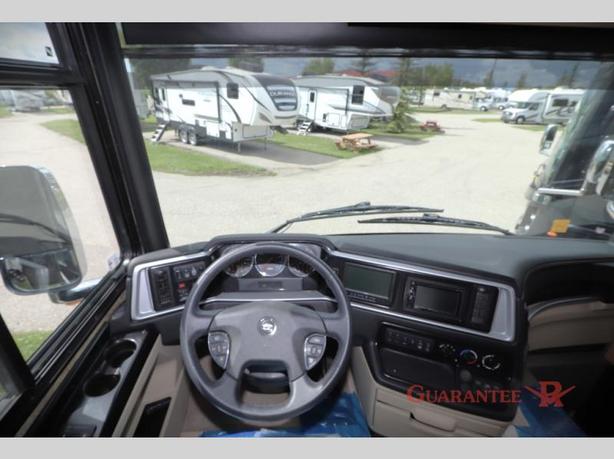 Used 2017 Newmar Ventana 4037 image 8