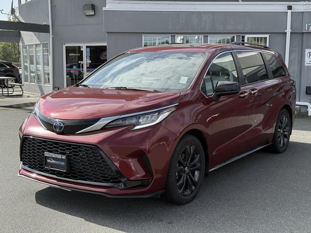 2023 Toyota Sienna XSE - Power Moonroof & Rear Dual Zone A/C image 1