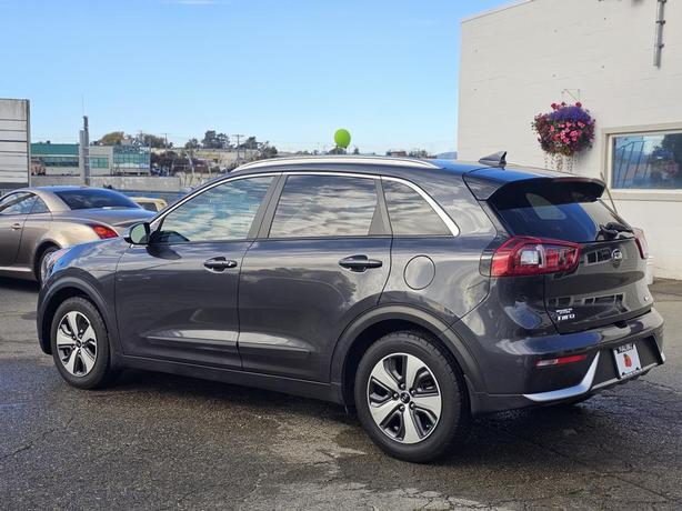2017 Kia Niro FWD 4dr EX Premium image 4