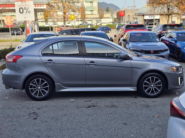 2017 Mitsubishi LANCER SPORTBACK image 4
