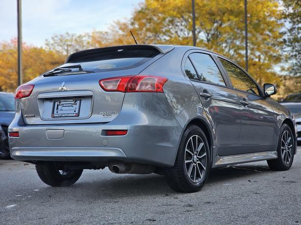 2017 Mitsubishi LANCER SPORTBACK image 5