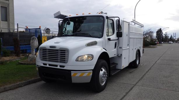 2006 Freightliner M2 106 Medium Duty Service Truck Dually CNG Natural Gas image 4