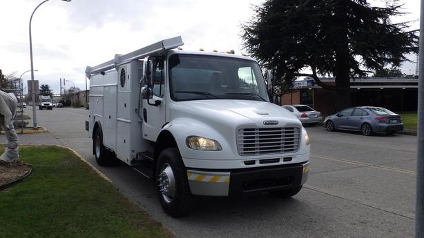 2006 Freightliner M2 106 Medium Duty Service Truck Dually CNG Natural Gas image 2