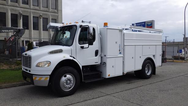 2006 Freightliner M2 106 Medium Duty Service Truck Dually CNG Natural Gas image 5