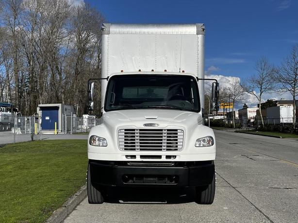 2016 Freightliner M2 106 26 Foot Cube Van Cummins Diesel Air Brakes with Loading image 3