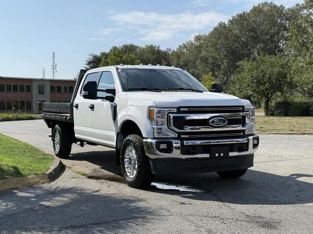 2020 Ford F-350 SD XLT 4X4 Crew Cab 8-Foot Flat Deck Truck image 2