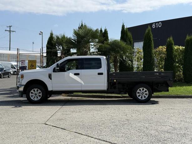 2020 Ford F-350 SD XLT 4X4 Crew Cab 8-Foot Flat Deck Truck image 6