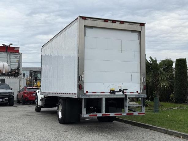 2018 Freightliner M2 106 22 Foot Cummins Reefer Cube Van image 8