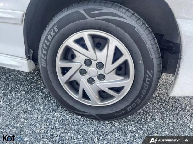 2003 PONTIAC SUNFIRE image 6