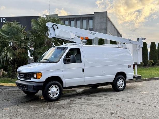 2007 Ford Econoline E-350 Bucket Van with Altec AT200AV Lift – 30 ft Reach image 5
