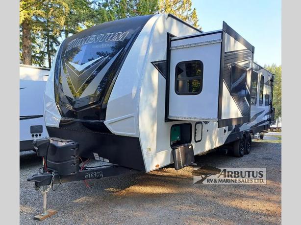 Used 2023 Grand Design Momentum G-Class 32G image 2