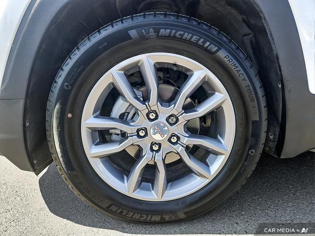 2022 GMC Terrain SLT AWD | No Reported Accidents! image 6