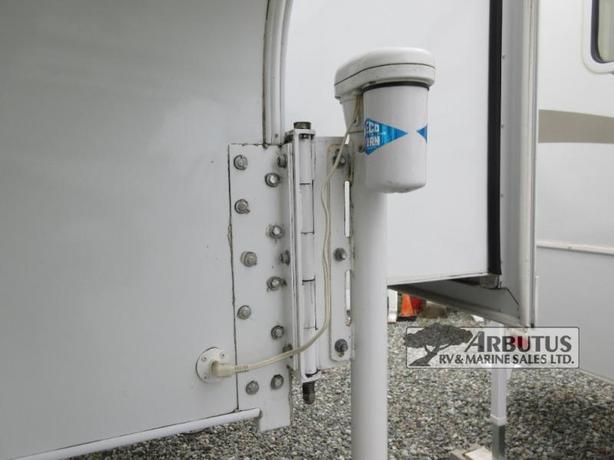 Used 2013 Northwood Arctic Fox 992 image 5