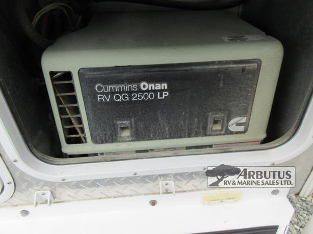 Used 2013 Northwood Arctic Fox 992 image 8