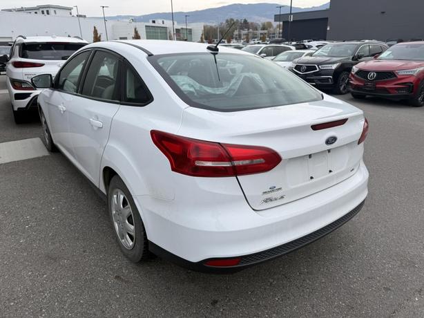 2018 Ford Focus SE ! BACKUP CAMERA! POWER WINDOWS & LOCKS! NO ACCIDENT! image 3