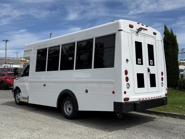 2017 Chevrolet Express 4500 13-Passenger Bus with Wheelchair Lift image 7