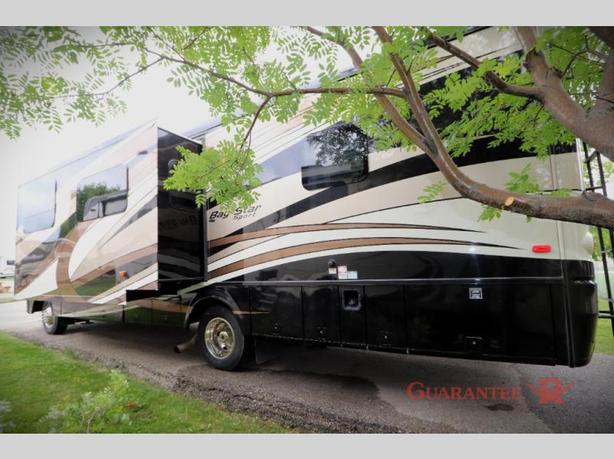 Used 2017 Newmar Bay Star Sport 3208 image 3