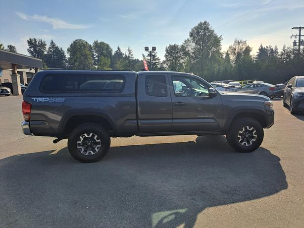 2017 Toyota Tacoma V6 image 5