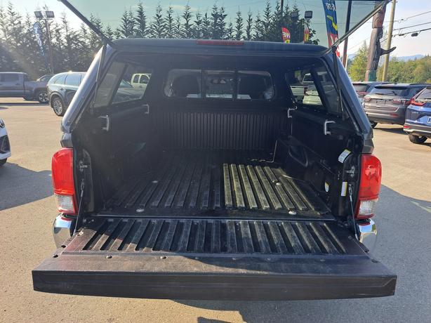 2017 Toyota Tacoma V6 image 8