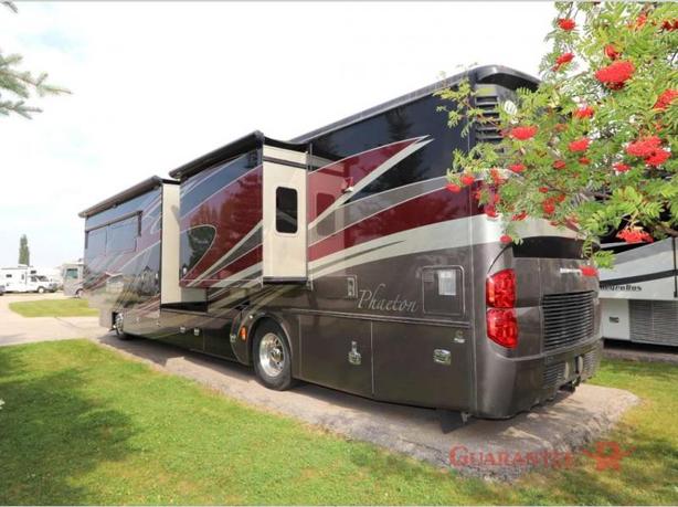Used 2014 Tiffin Motorhomes Phaeton 40QBH image 3