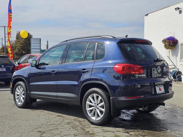 2017 Volkswagen Tiguan 4MOTION 4dr Wolfsburg Edition image 4
