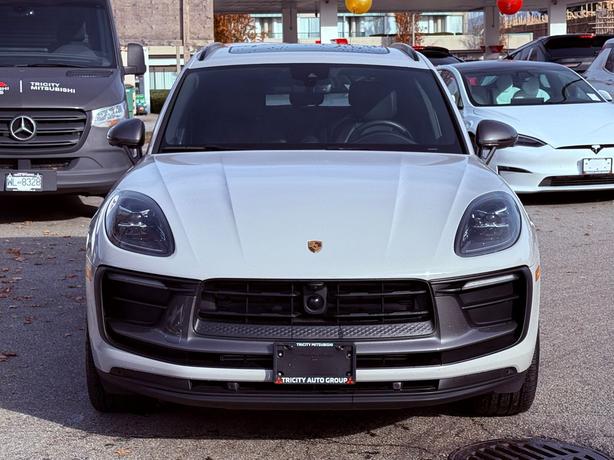 2025 Porsche Macan image 3