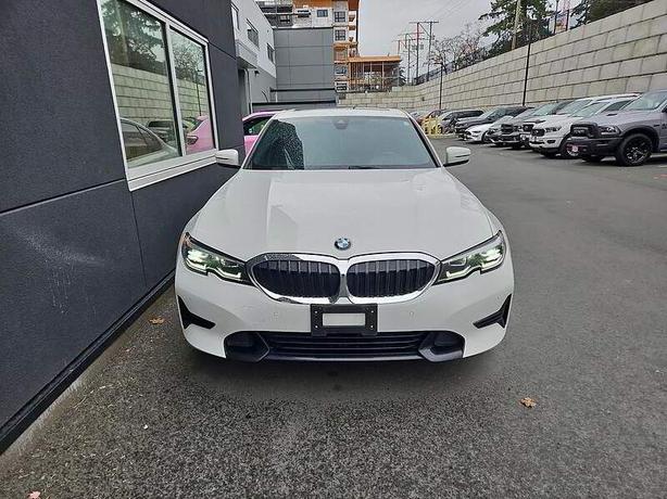 2019 BMW 3 Series 330i xDrive image 2