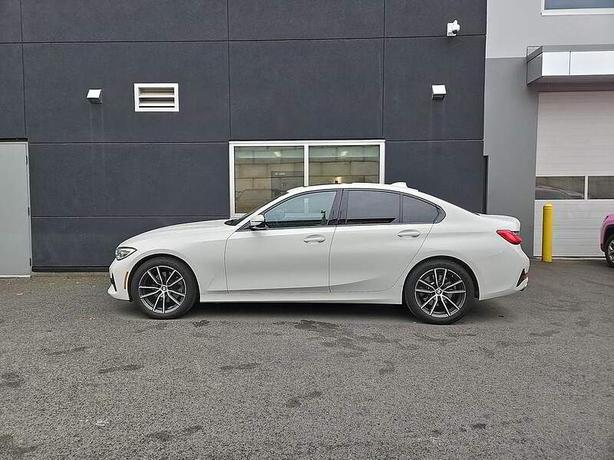 2019 BMW 3 Series 330i xDrive image 3