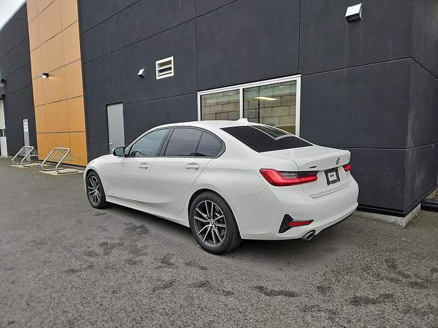 2019 BMW 3 Series 330i xDrive image 4