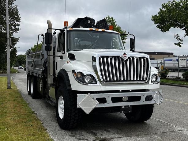 2017 International WorkStar 7600 18-Speed 16 Foot Dump Truck with HIAB Crane image 2