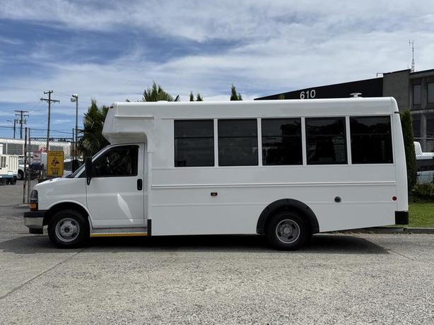 2017 Chevrolet Express 4500 13-Passenger Bus with Wheelchair Lift image 6