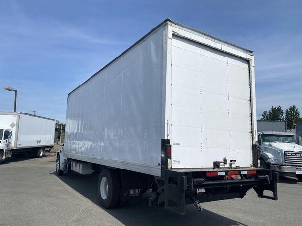 2017 Freightliner M2 106 26  foot Cube Van Diesel Power Tailgate Air Brakes image 5