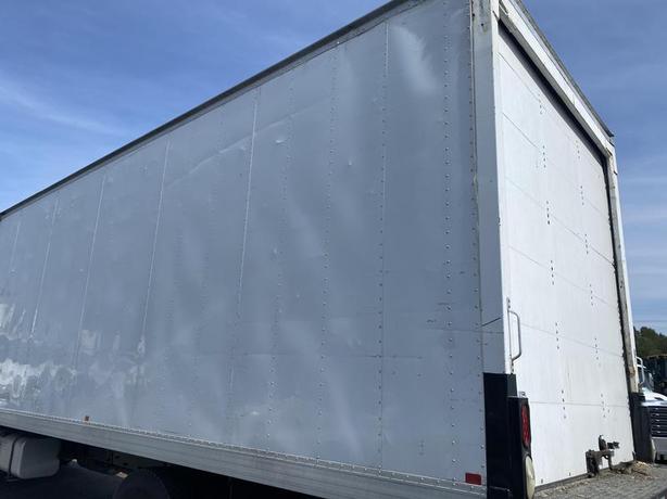 2017 Freightliner M2 106 26  foot Cube Van Diesel Power Tailgate Air Brakes image 6