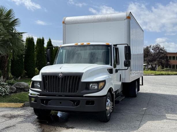 2014 International TerraStar 16-Foot Cube Van Box Truck Diesel image 4