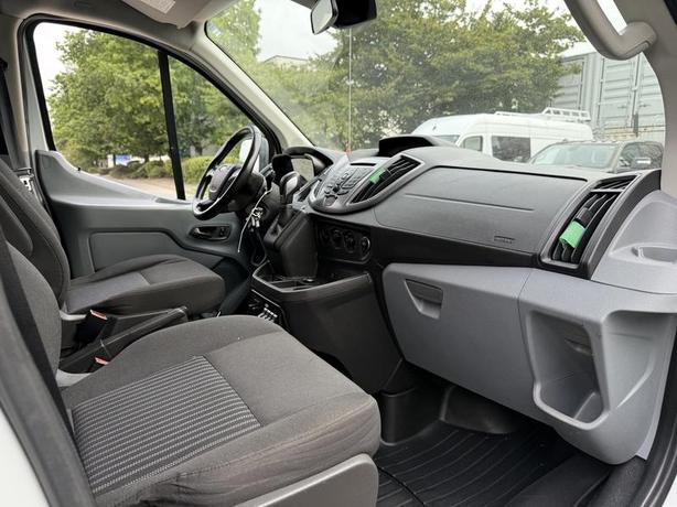 2017 Ford Transit XLT 8-Passenger Van 4X4 image 8