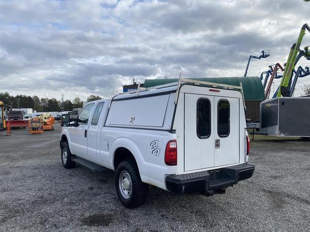 2015 Ford F-250 SD SuperCab Short Bed 4WD image 3