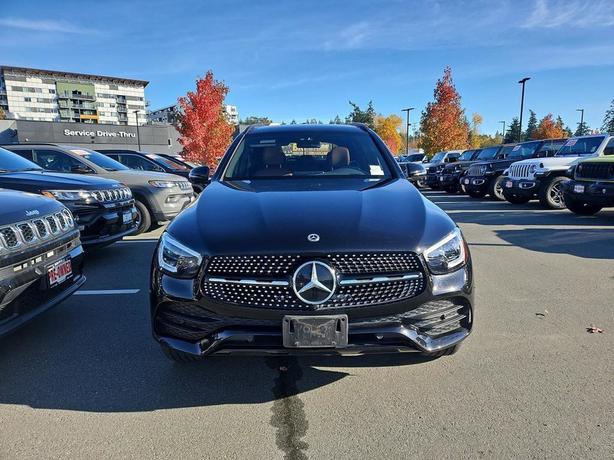 2022 Mercedes-Benz GLC GLC 300 4MATIC SUV | No Reported Accidents! image 2