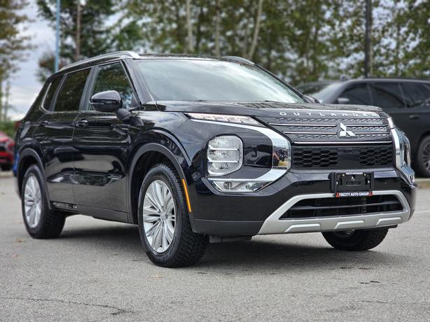 2022 Mitsubishi Outlander SE - Heated Steering Wheel, Power Liftgate image 3