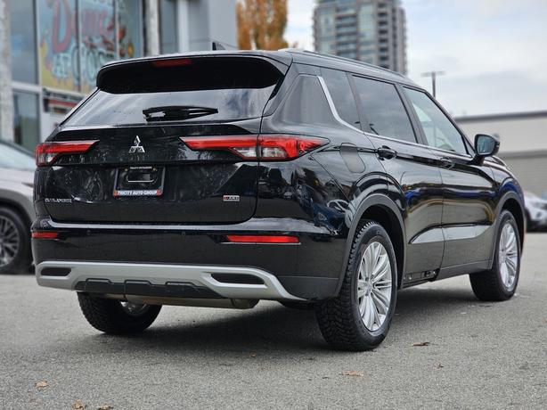2022 Mitsubishi Outlander SE - Heated Steering Wheel, Power Liftgate image 5