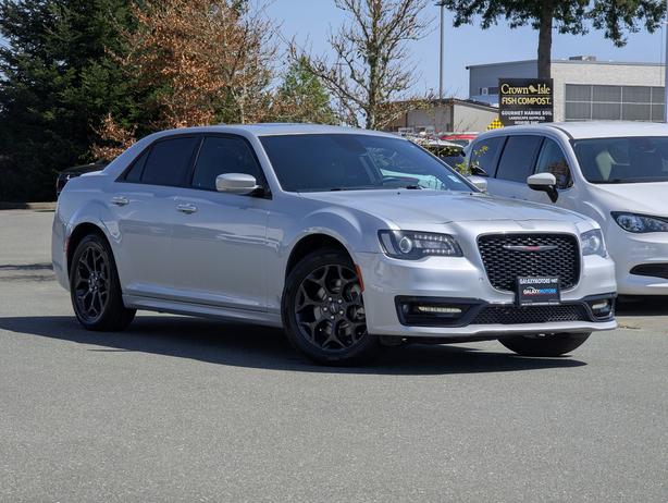 2022 Chrysler 300 S - AWD, Sunroof, Leather, Heated Seats image 4