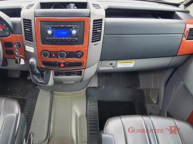 Used 2009 Winnebago View 24A image 8