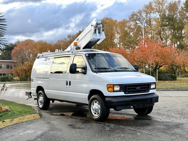 2007 Ford Econoline E-350 Bucket Van with Altec AT200AV Lift – 30 ft Reach image 1