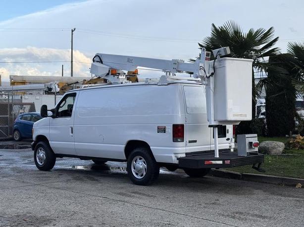 2007 Ford Econoline E-350 Bucket Van with Altec AT200AV Lift – 30 ft Reach image 7