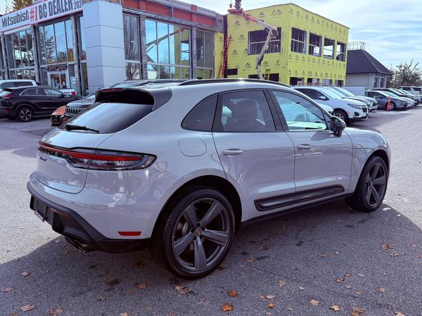 2025 Porsche Macan image 6