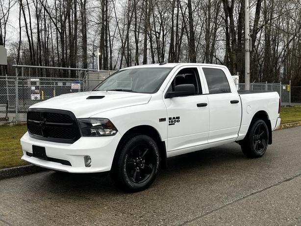 2022 RAM 1500 Classic Tradesman Crew Cab SWB 4WD image 5