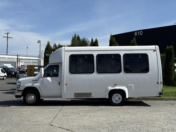 2013 Ford Econoline E-350 Super Duty 13-Passenger Wheelchair Lift Bus image 6